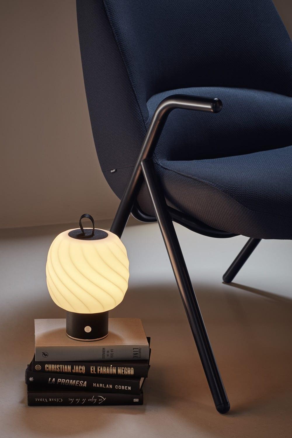 Fotel DINS ciemnoniebieski Teulat Eye on Design