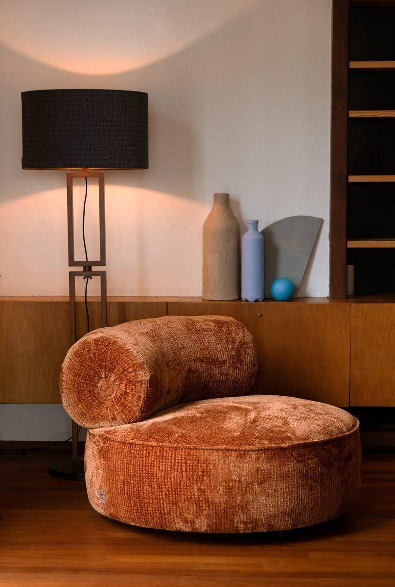 Fotel TILBURY karmelowy Dutchbone Eye on Design