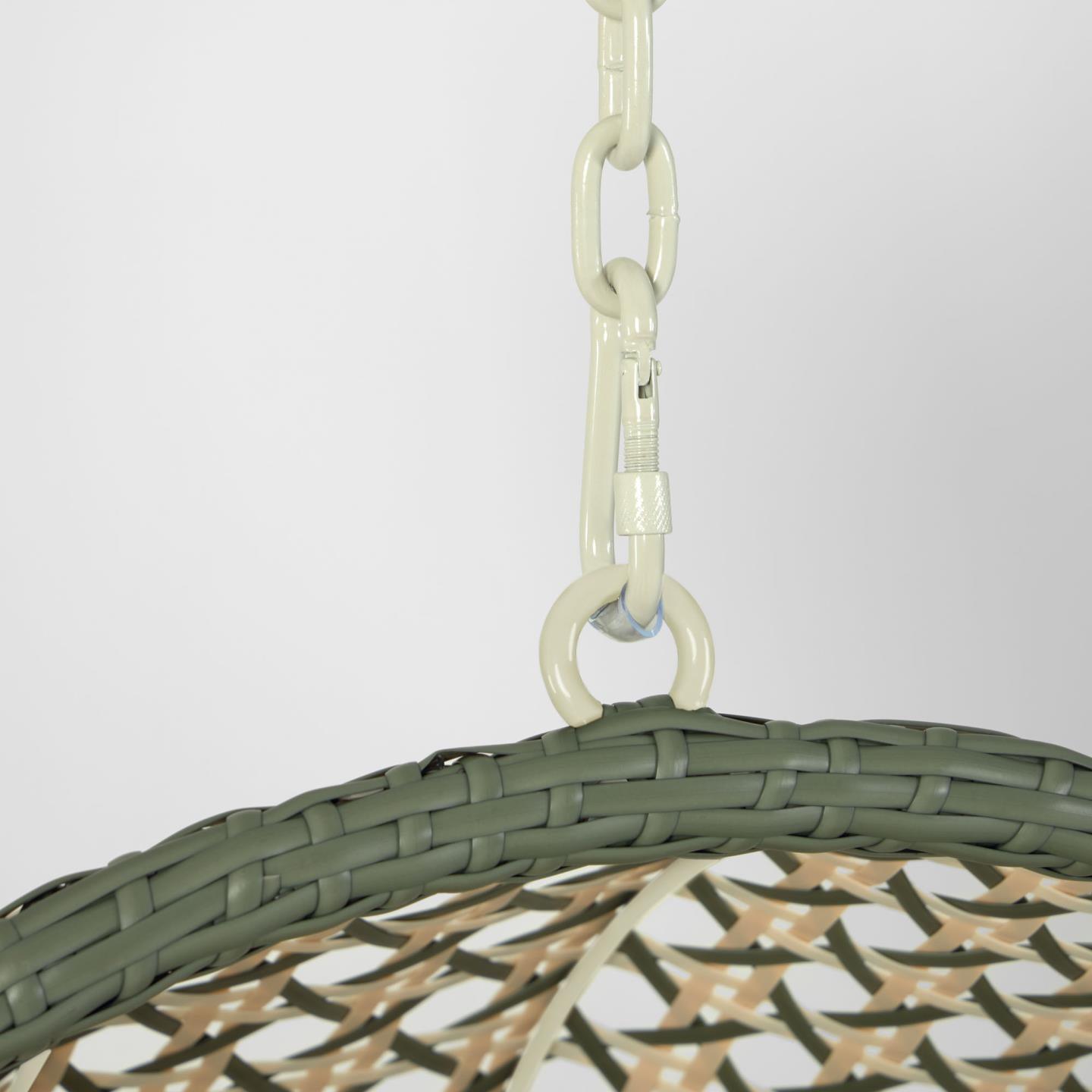 Fotel wiszący CIRA zielony rattan z ciemnoszarą podstawą La Forma Eye on Design