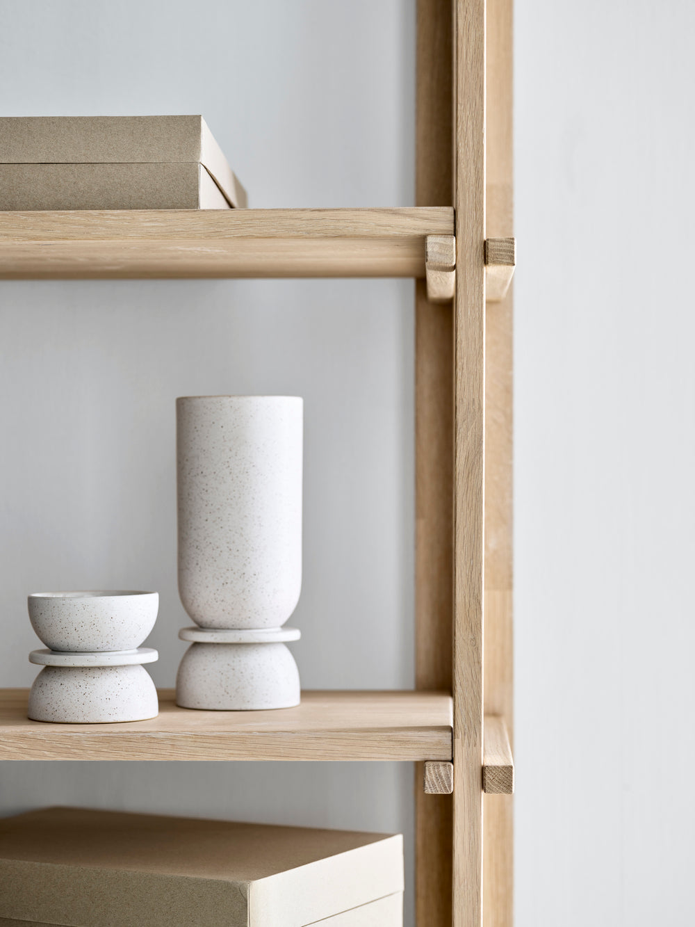 Hour vase white ceramics