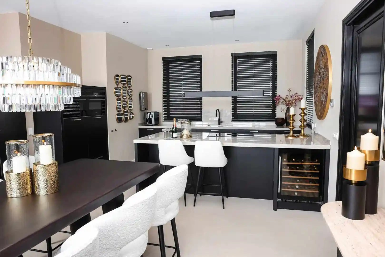 Bartisch MENARA dunkelbraunes Akazienholz