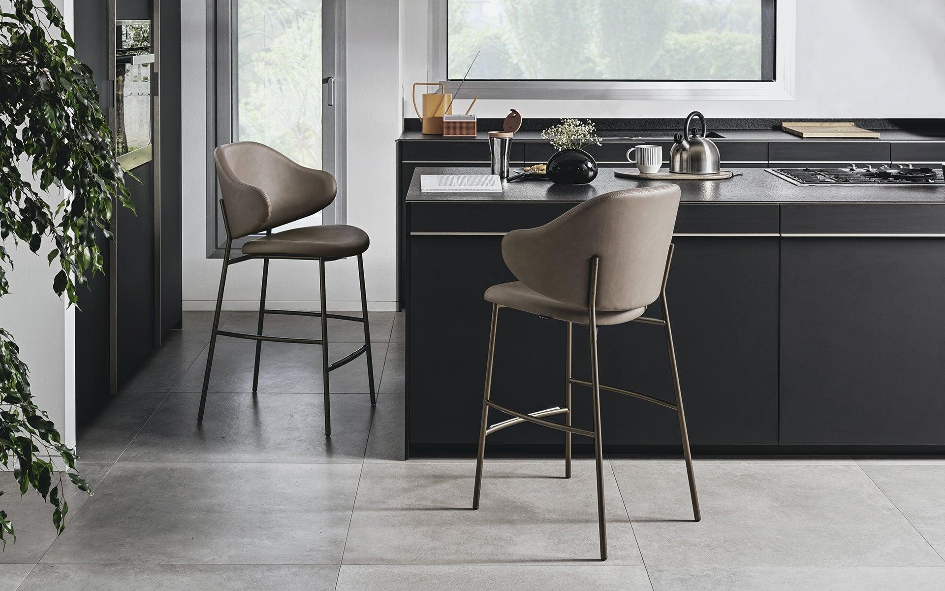 Hoker aksamitny HOLLY czarny Calligaris Eye on Design