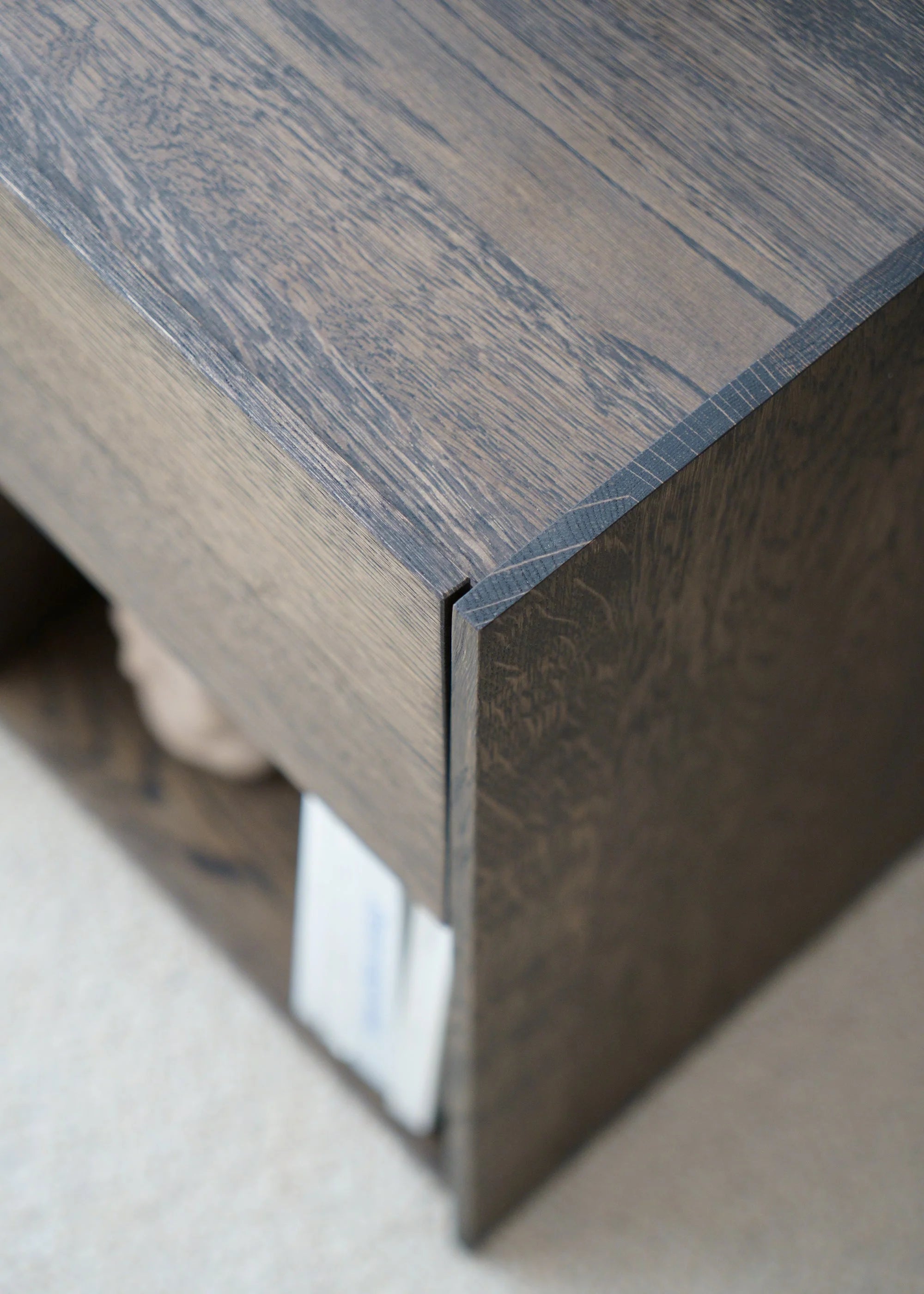 Nachttisch KARI aus schwarzem Eichenholz