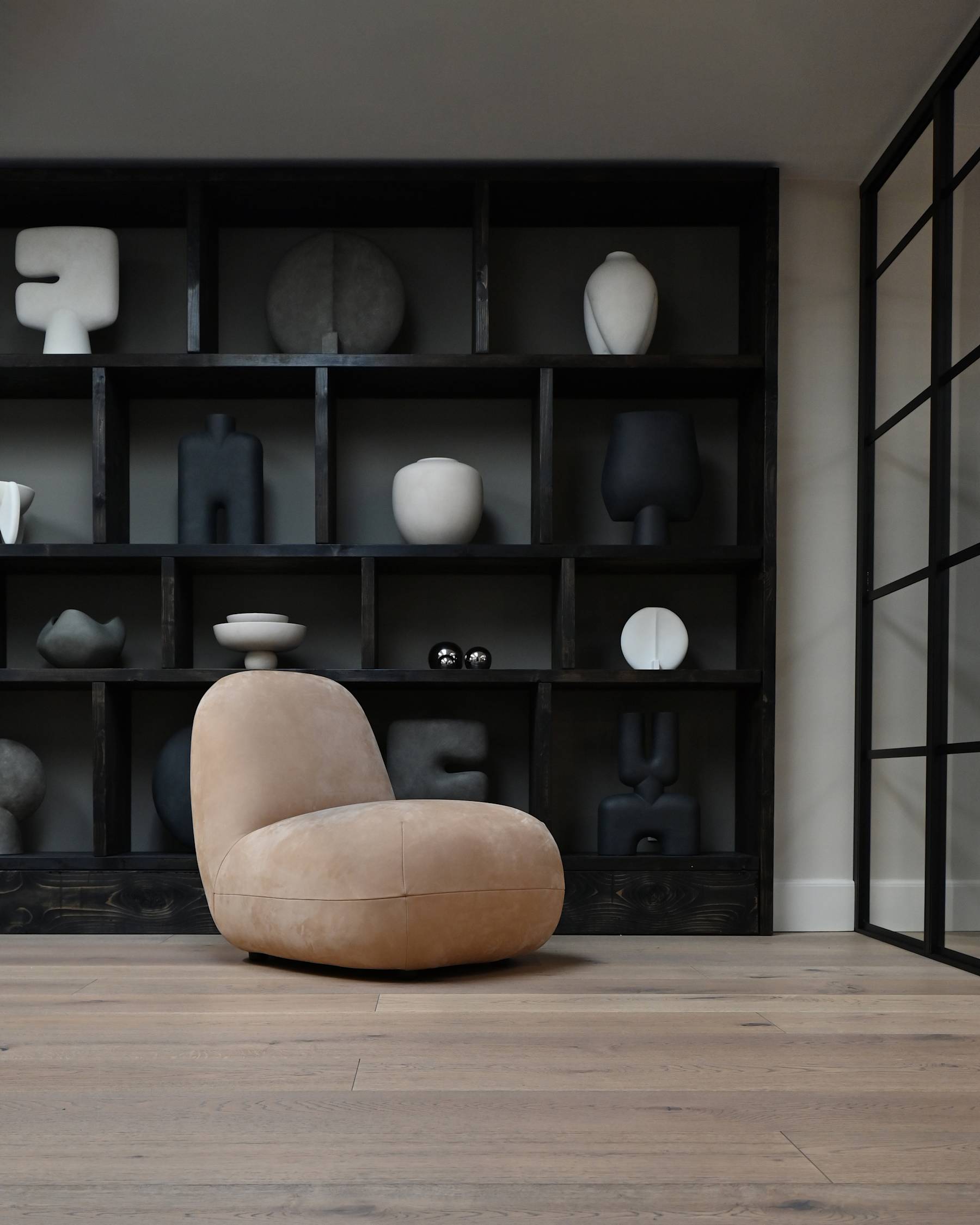 TOE FLAT Sessel ohne Armlehnen beiges Nubukleder