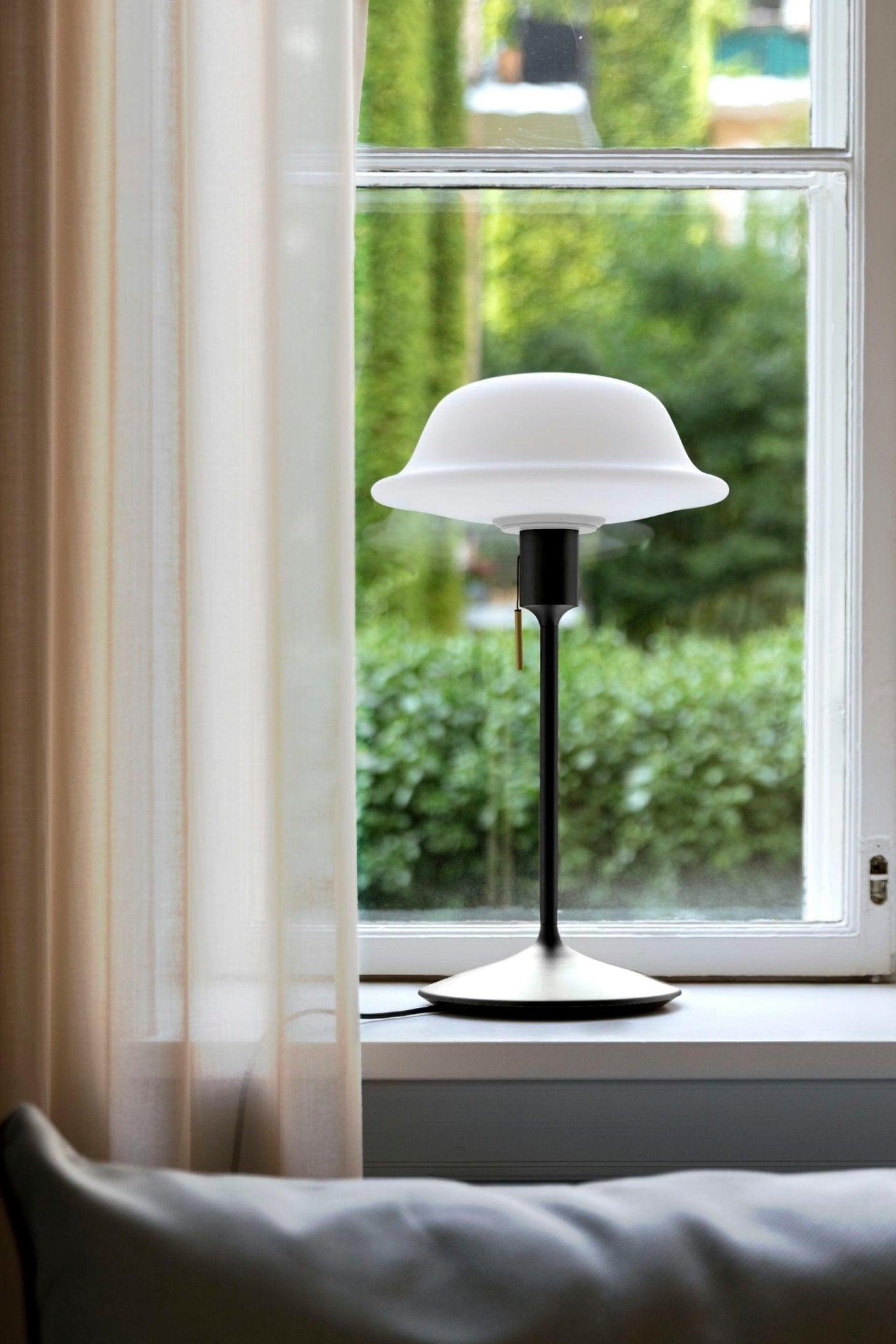 Klosz BUTLER mleczny UMAGE Eye on Design
