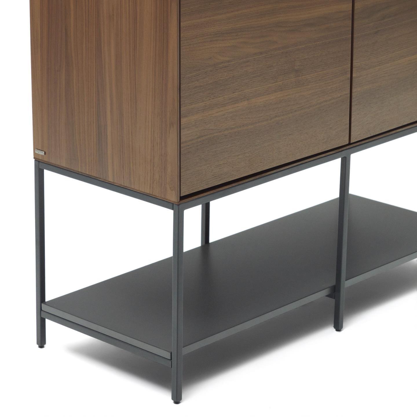 Komoda wysoka 4-drzwiowa VEDRANA fornir orzechowy La Forma Eye on Design