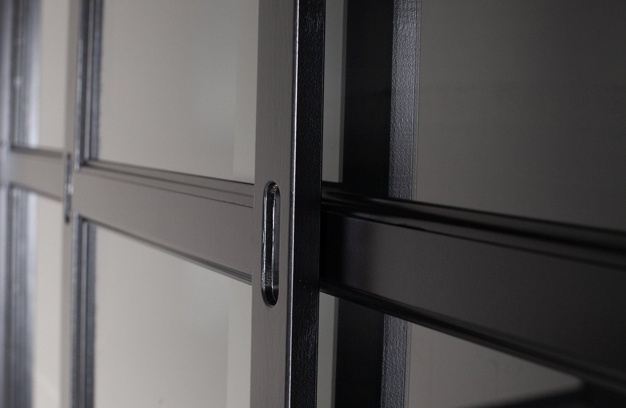 Kredens LAGOS czarne drewno Woood Eye on Design