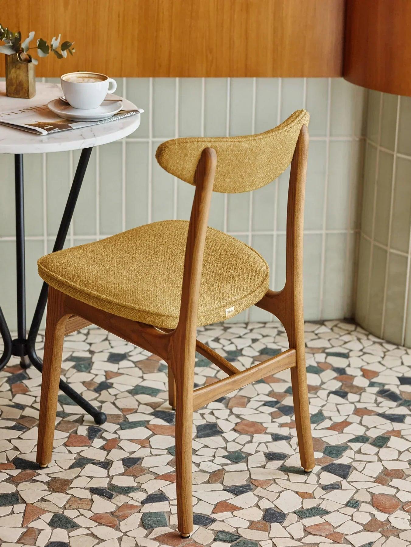 Krzesło 200-190 czerwony w tkaninie Velvet Sierra 366 concept Eye on Design