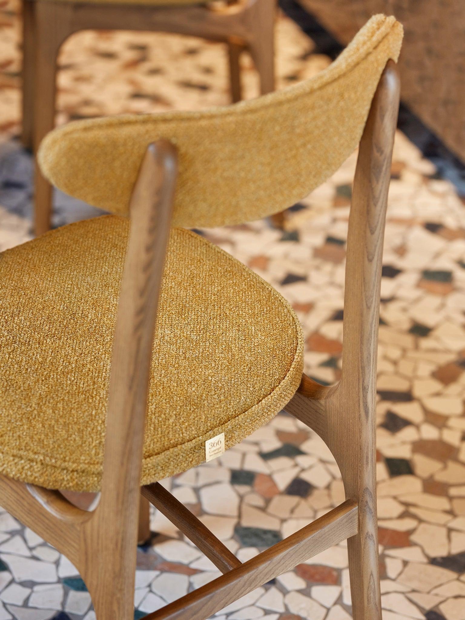 Krzesło 200-190 niebieski w tkaninie Velvet Indigo 366 concept Eye on Design