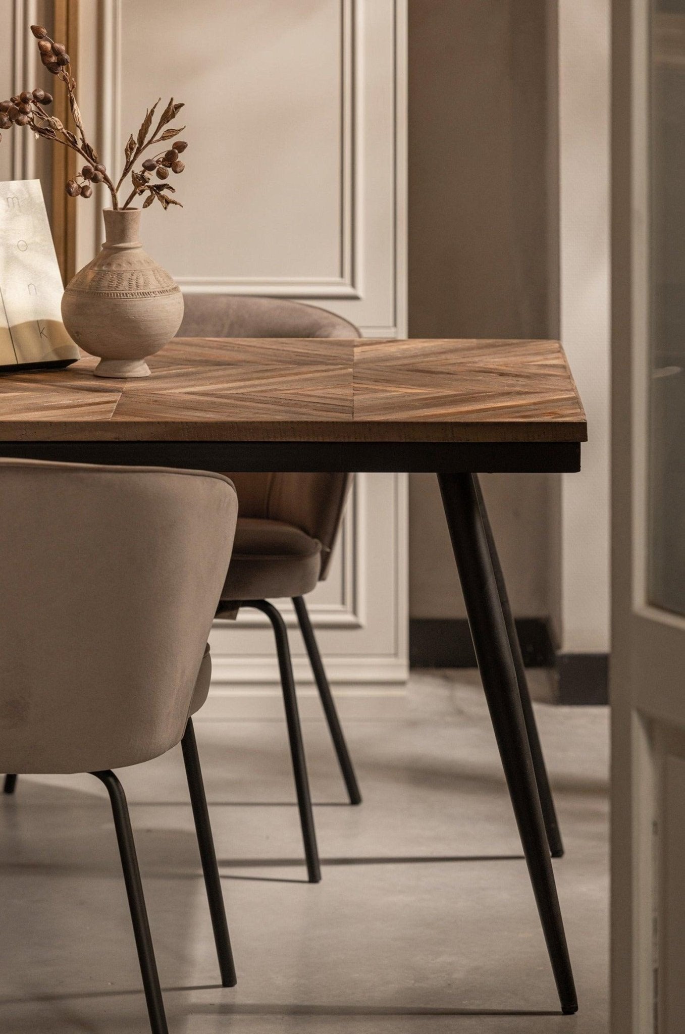 Krzesło aksamitne ADMIT khaki Be Pure Eye on Design