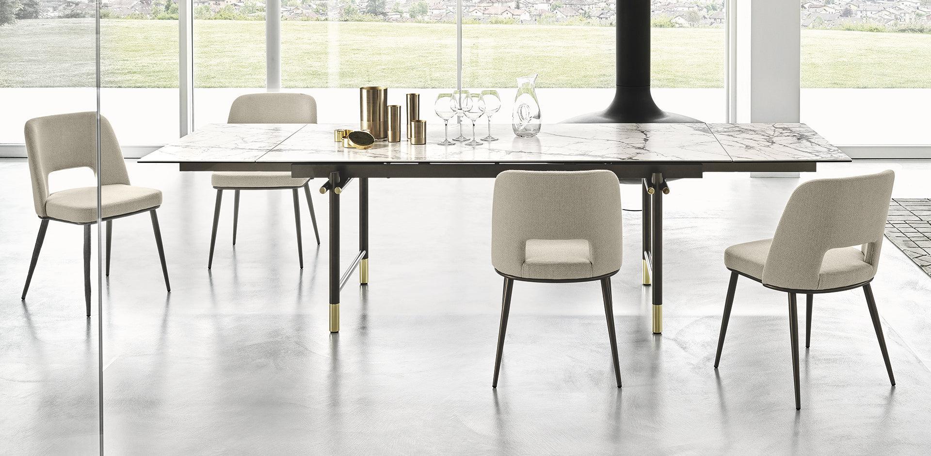Krzesło aksamitne FOYER piaskowy z metalową podstawą Calligaris Eye on Design