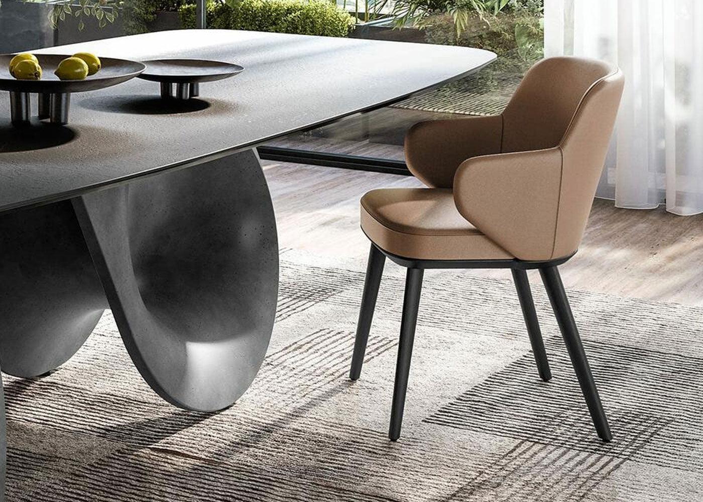 Krzesło aksamitne z podłokietnikami FOYER kremowy z drewnianą podstawą Calligaris Eye on Design