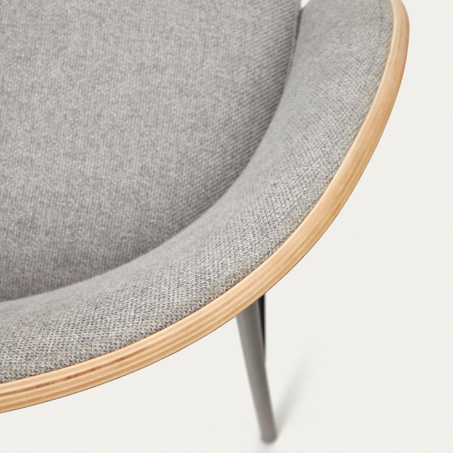 Krzesło barowe EAMY jasnoszary z jesionowym wykończeniem La Forma Eye on Design