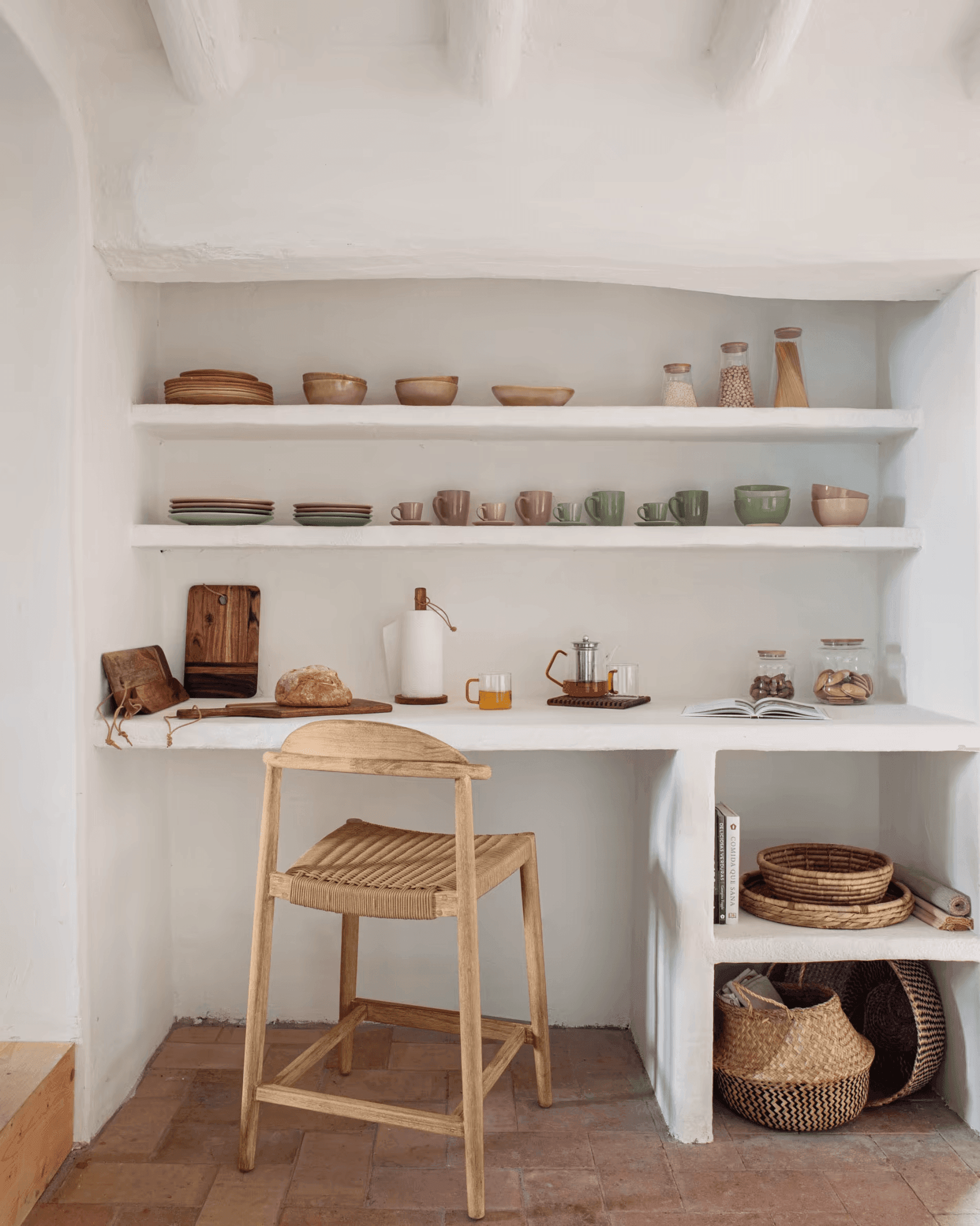 Krzesło barowe NINA lite drewno akacjowe La Forma 76 cm Eye on Design