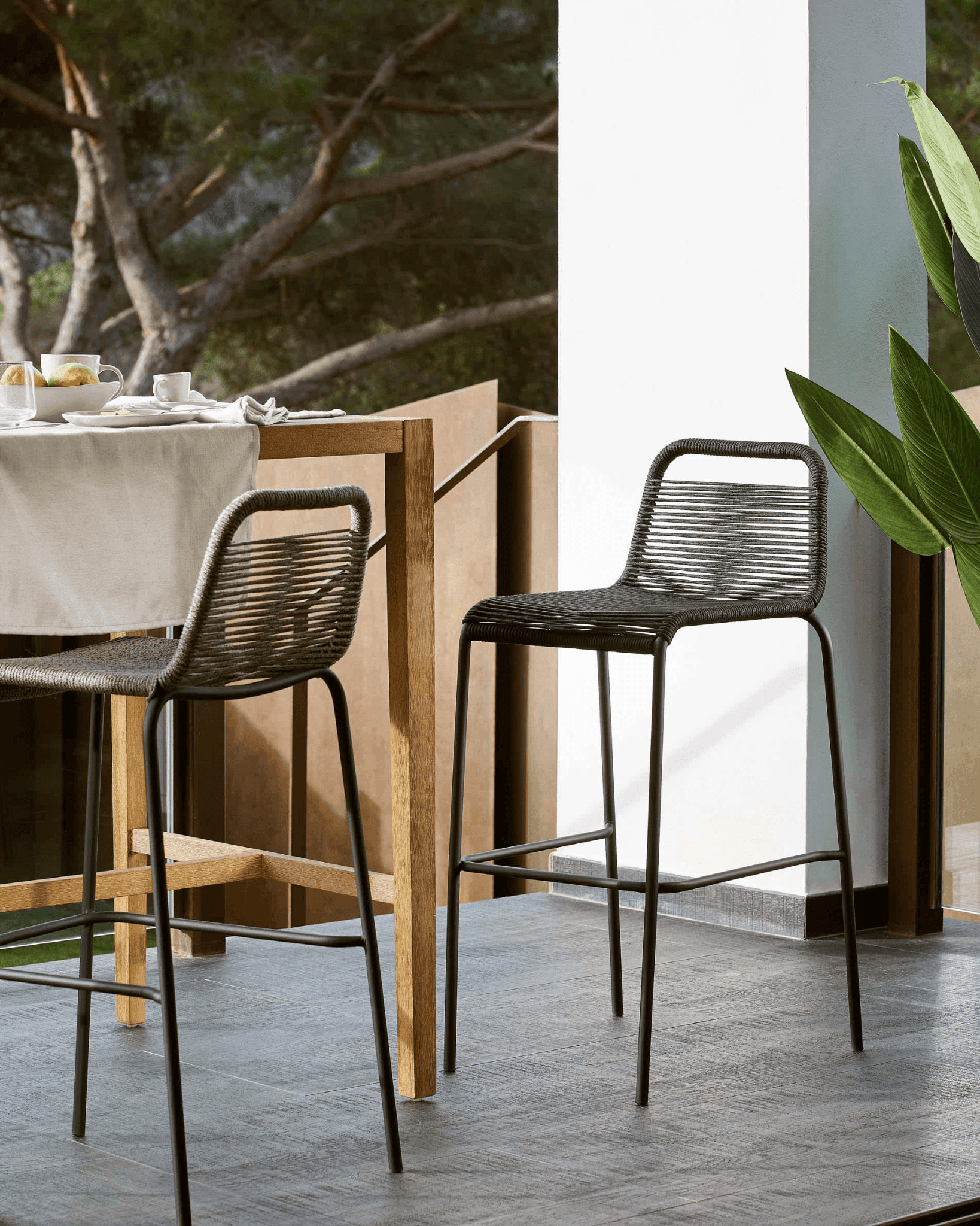 Krzesło barowe ogrodowe LAMBTON czarny La Forma Eye on Design