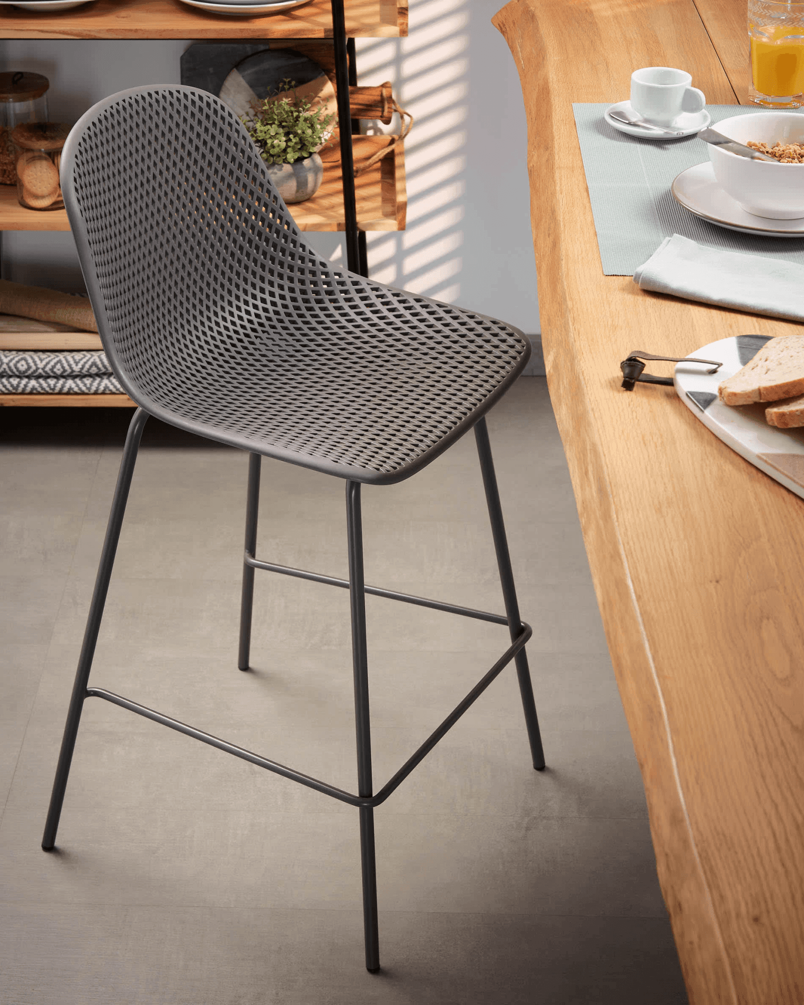 Krzesło barowe ogrodowe QUINBY szary La Forma Eye on Design