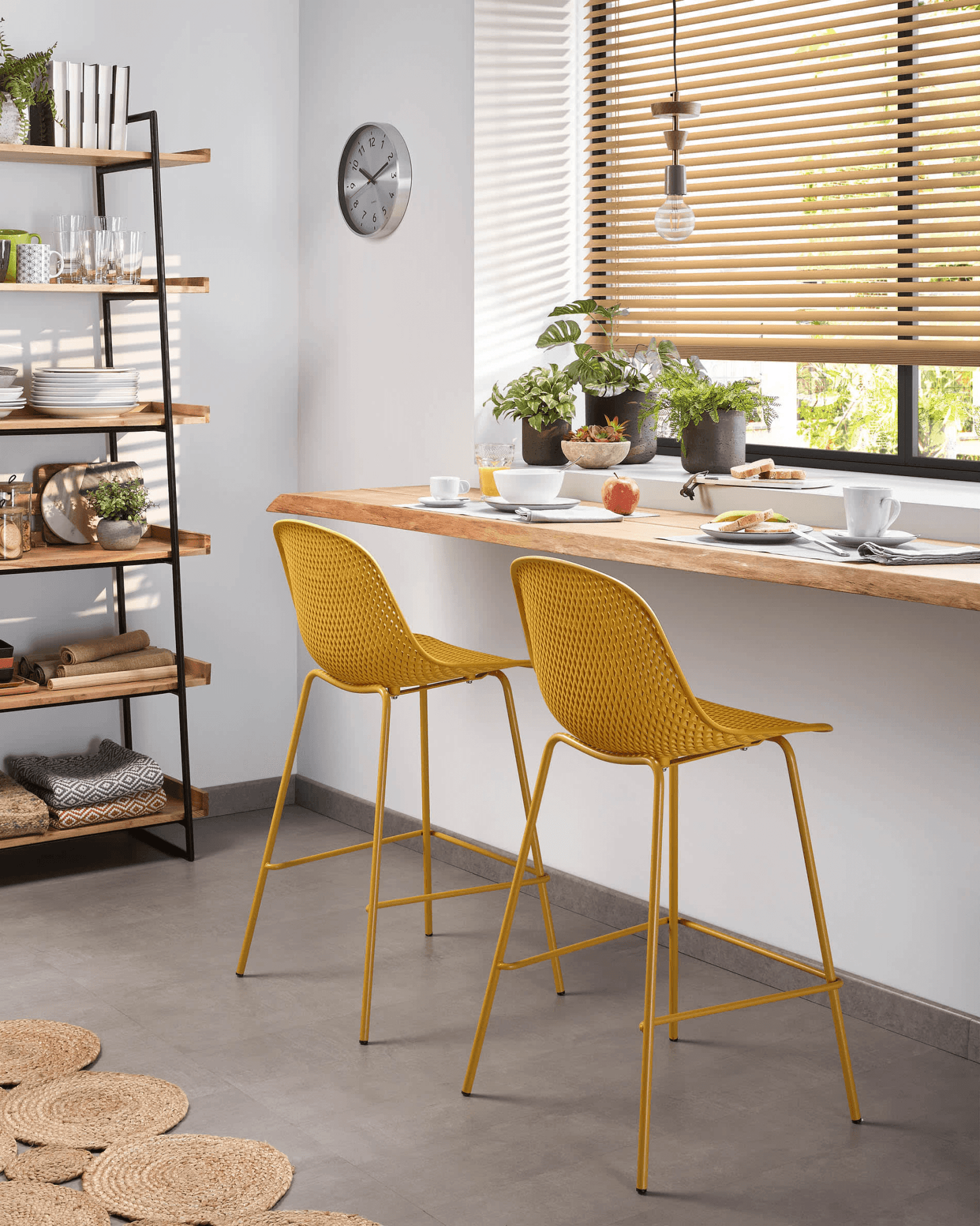 Krzesło barowe ogrodowe QUINBY żółty La Forma Eye on Design