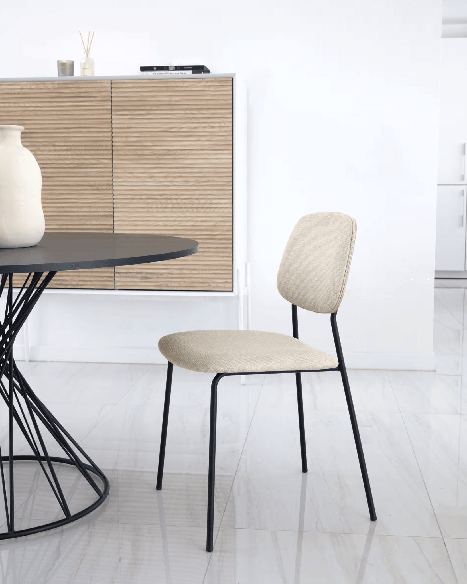 Krzesło BENILDA beżowy La Forma Eye on Design