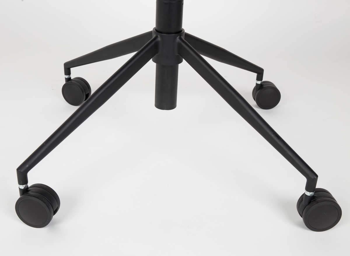 Krzesło biurowe DOULTON ekoskóra brązowy Zuiver Eye on Design