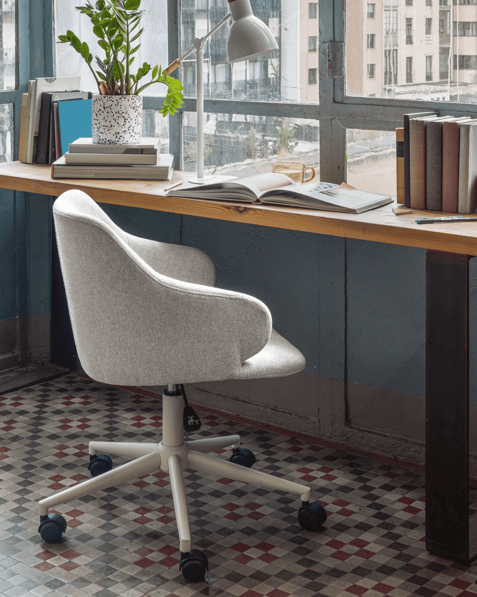 Krzesło biurowe EINARA jasnoszary La Forma Eye on Design
