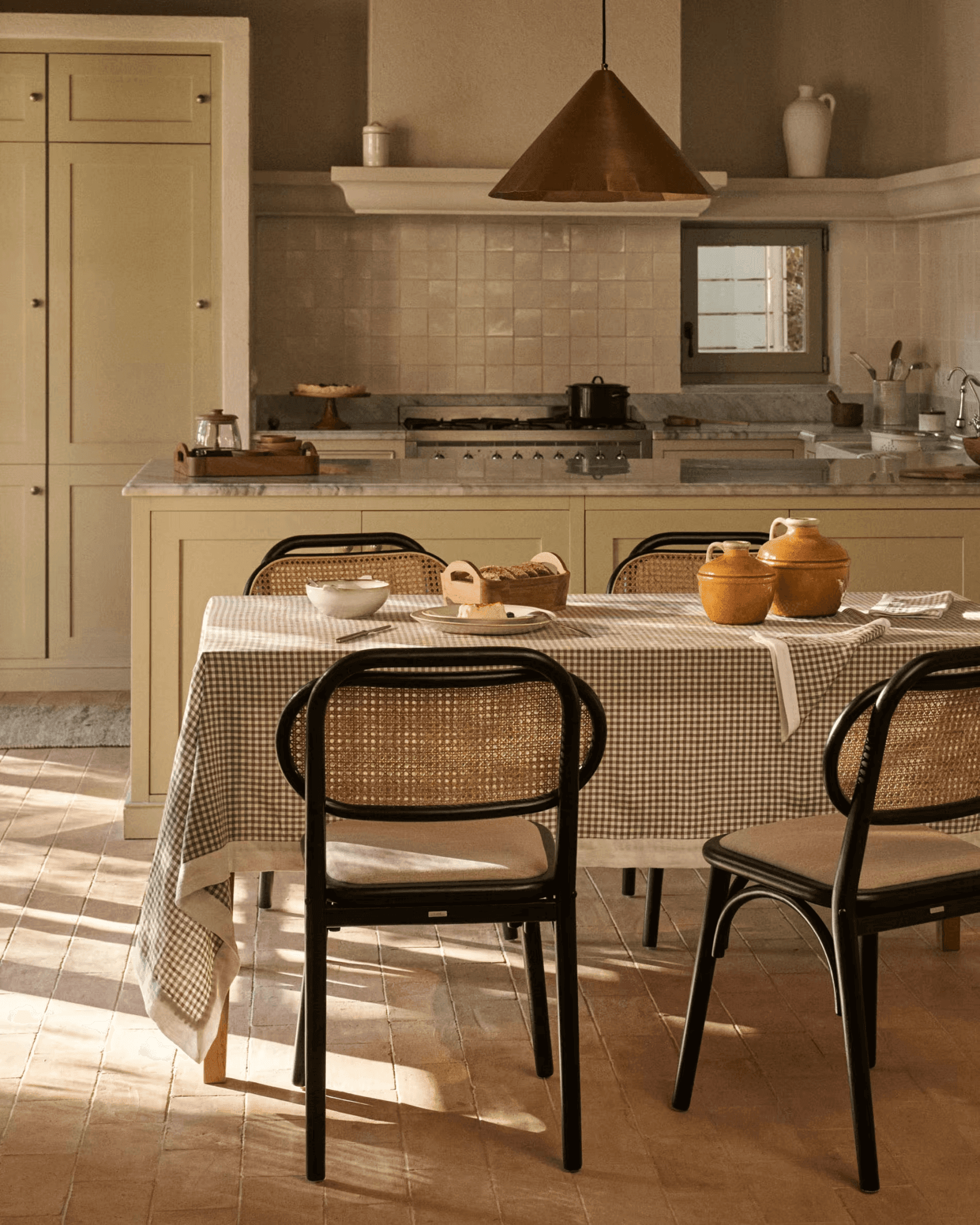 Krzesło DORIANE czarne drewno dębowe La Forma Eye on Design