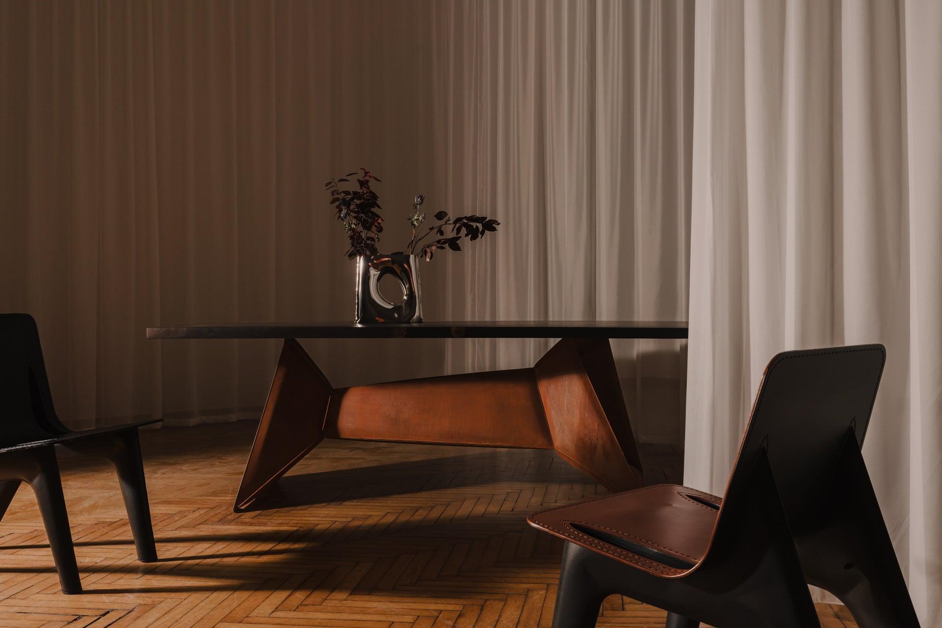 Krzesło J-CHAIR szary mat z koniakowym wykończeniem Zieta Studio Eye on Design