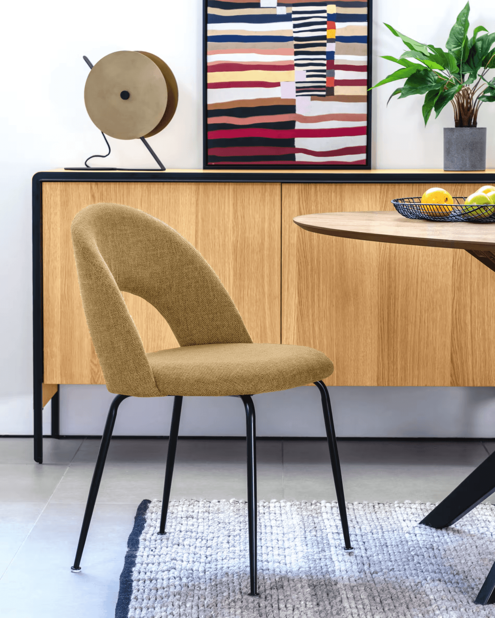 Krzesło MAHALIA musztardowy La Forma Eye on Design