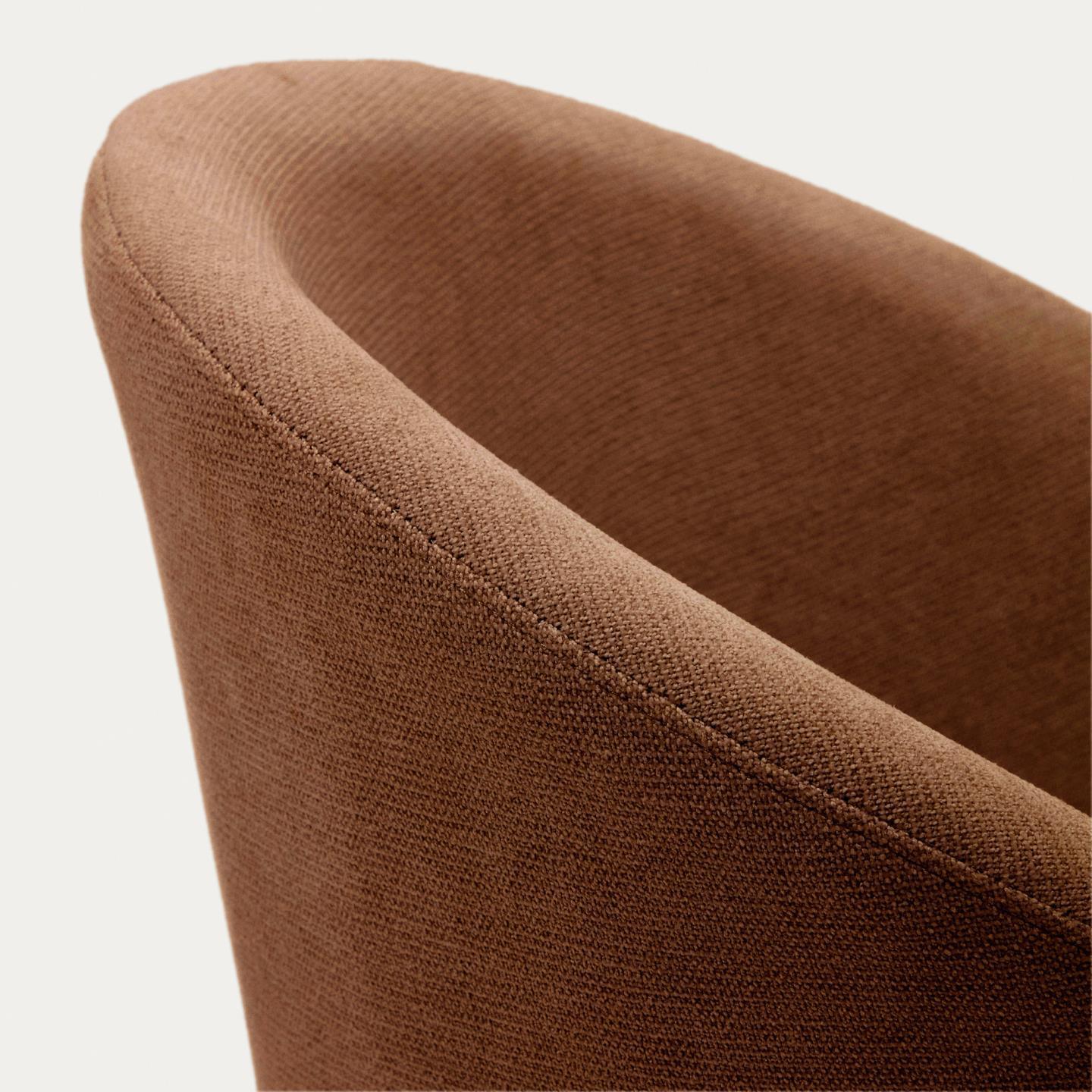 Krzesło obrotowe MARVIN brązowy szenil z orzechową podstawą La Forma Eye on Design