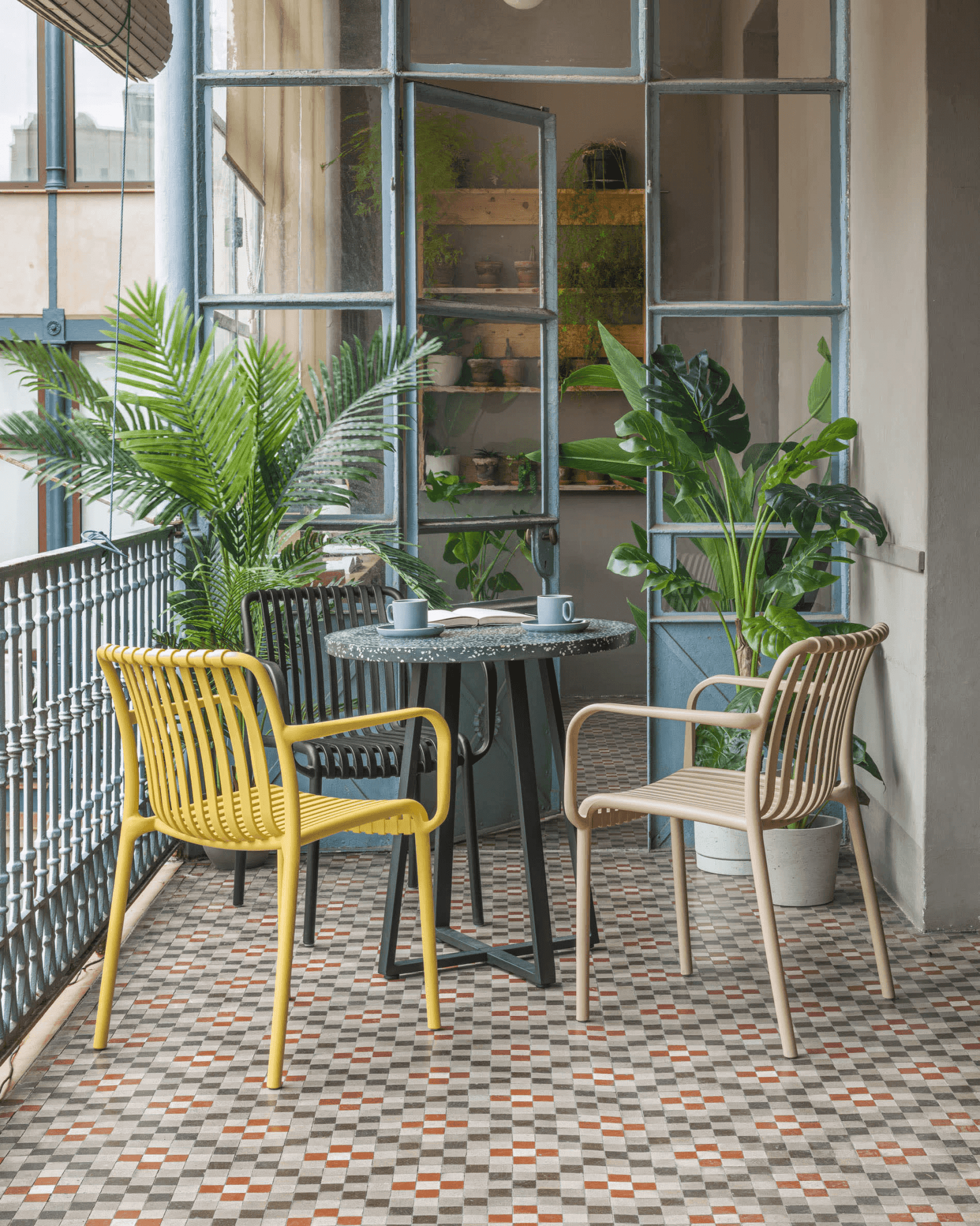 Krzesło ogrodowe ISABELLINI żółty La Forma Eye on Design