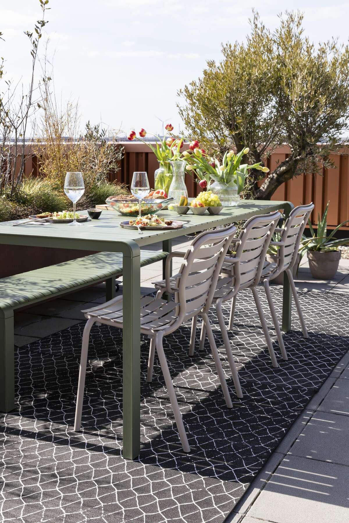 Krzesło ogrodowe z podłokietnikami VONDEL biały Zuiver Eye on Design