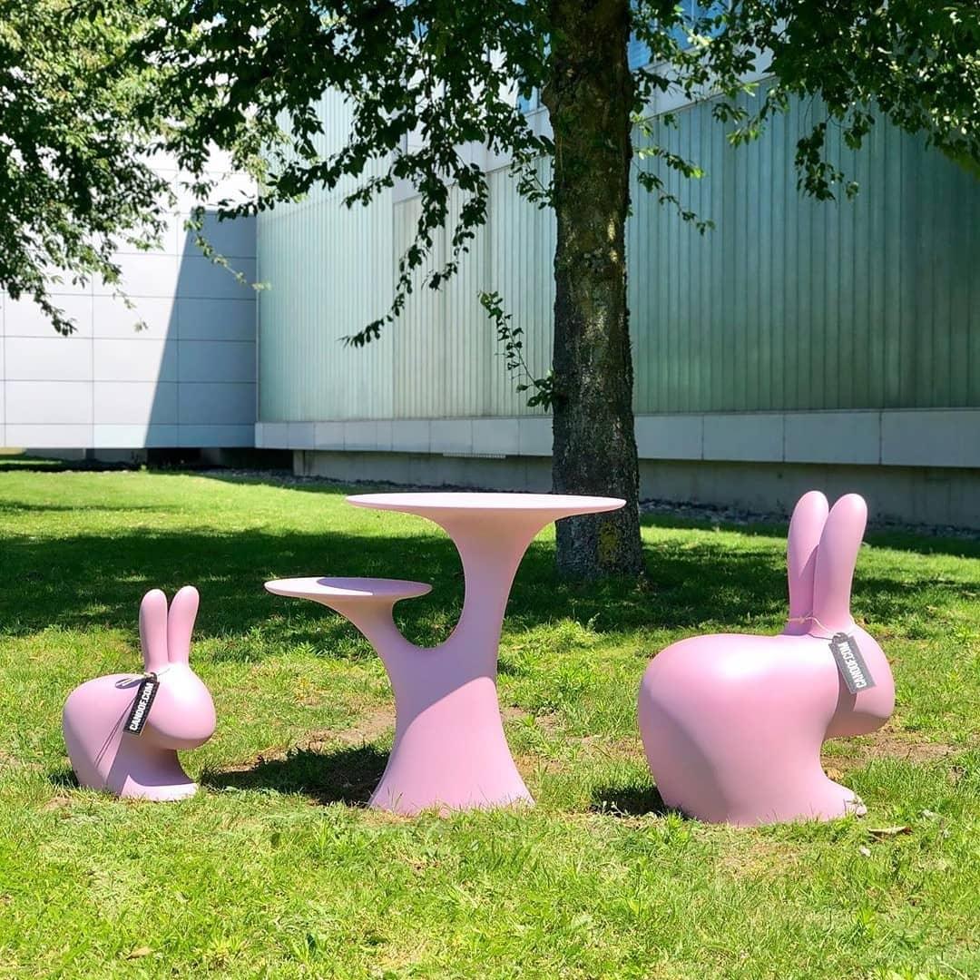 Krzesło RABBIT różowy Qeeboo Eye on Design
