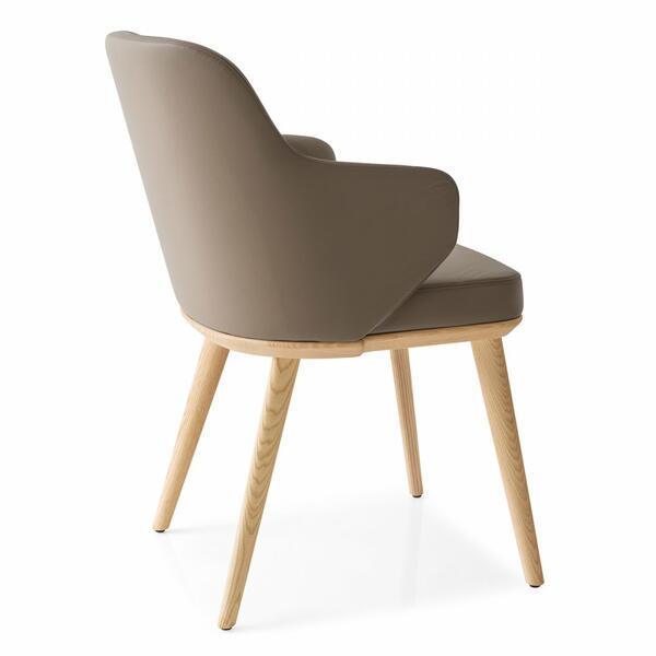 Krzesło skórzane z podłokietnikami FOYER ciemnoszary z drewnianą podstawą Calligaris Eye on Design
