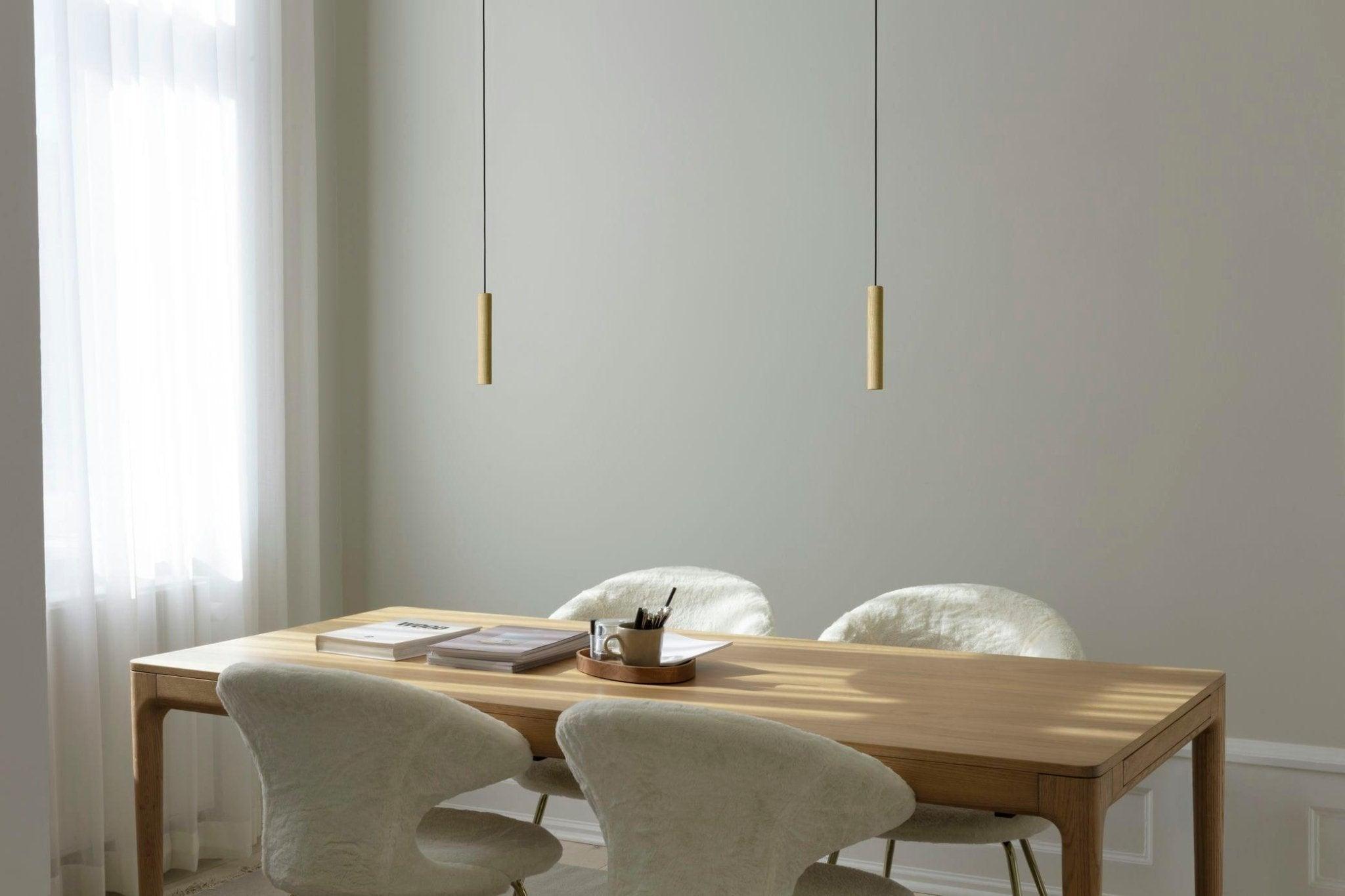 Krzesło TIME FLIES kremowy plusz ze złotą podstawą UMAGE Eye on Design