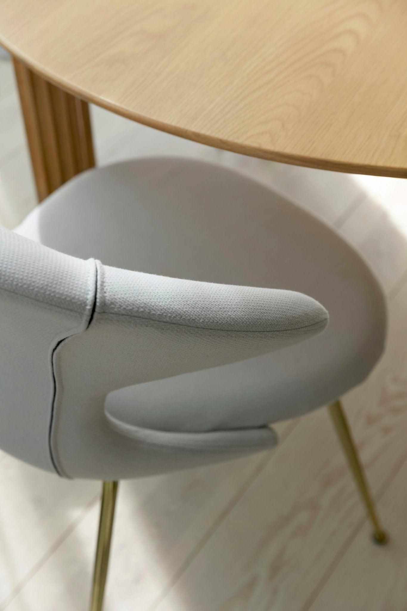 Krzesło TIME FLIES szałwiowy ze złotą podstawą UMAGE Eye on Design