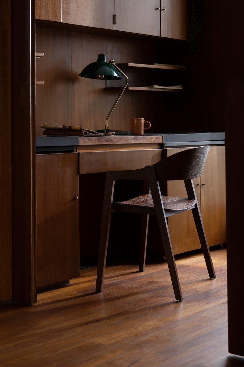 Krzesło WESTLAKE orzechowy Dutchbone Eye on Design