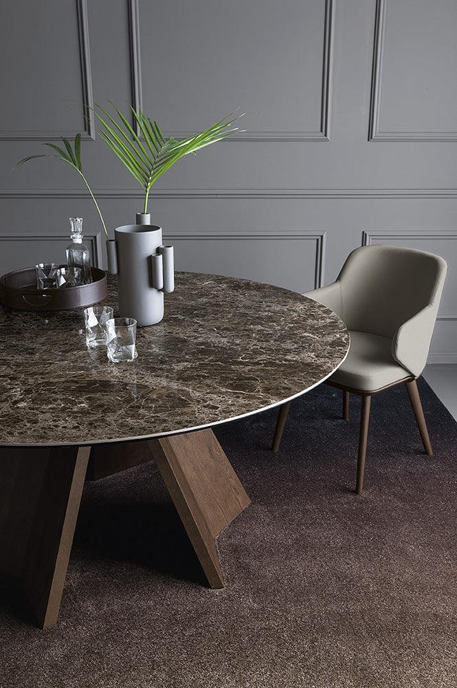 Krzesło z podłokietnikami FOYER boucle ceglany z drewnianą podstawą Calligaris Eye on Design