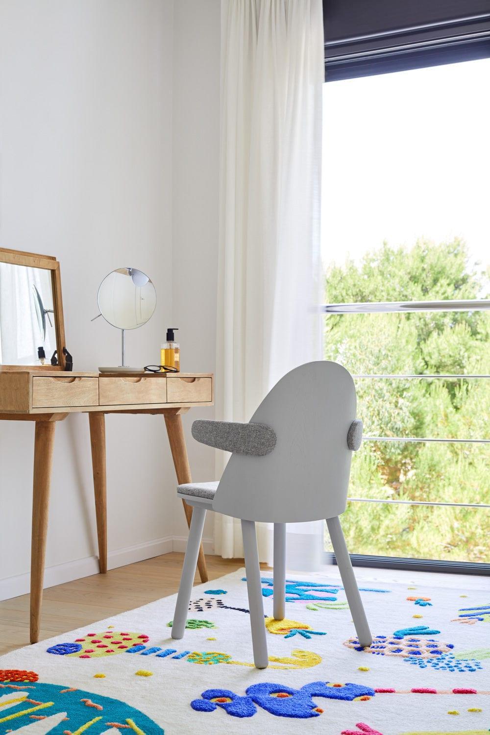 Krzesło z podłokietnikami UMA jasnoszary Teulat Eye on Design