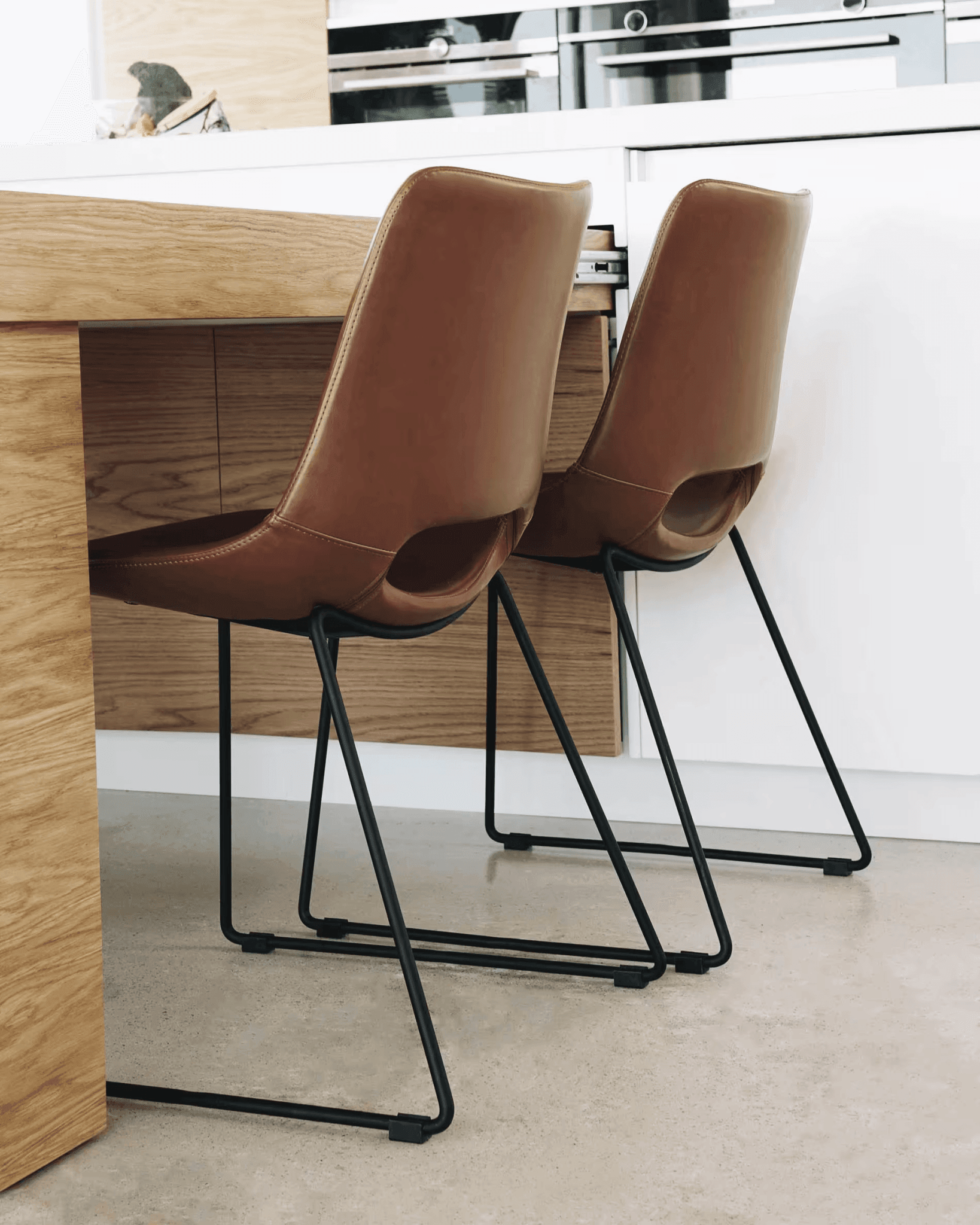 Krzesło ZAHARA brązowa ekoskóra La Forma Eye on Design