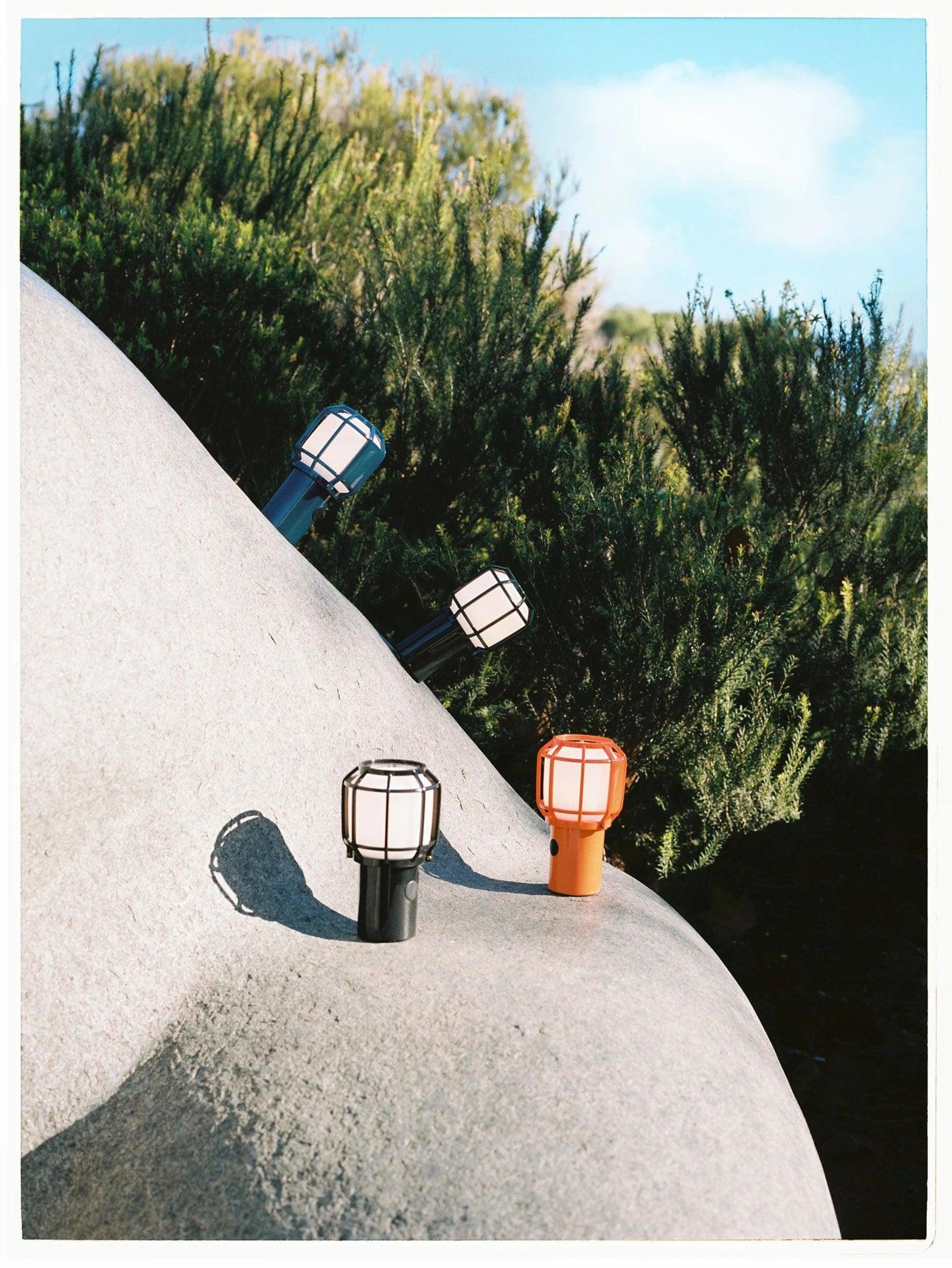 Lampa akumulatorowa CHISPA czarny Marset Eye on Design