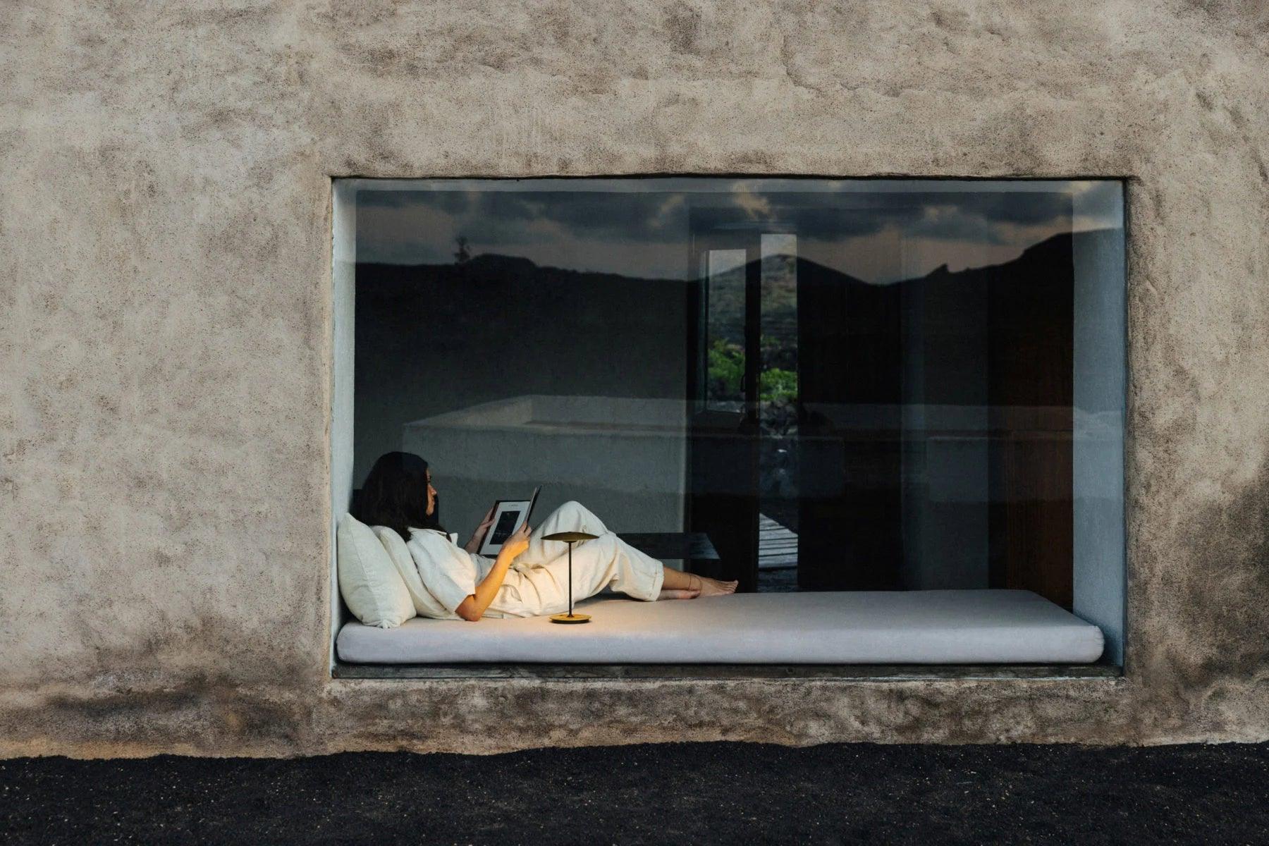 Lampa akumulatorowa GINGER mosiężny Marset Eye on Design