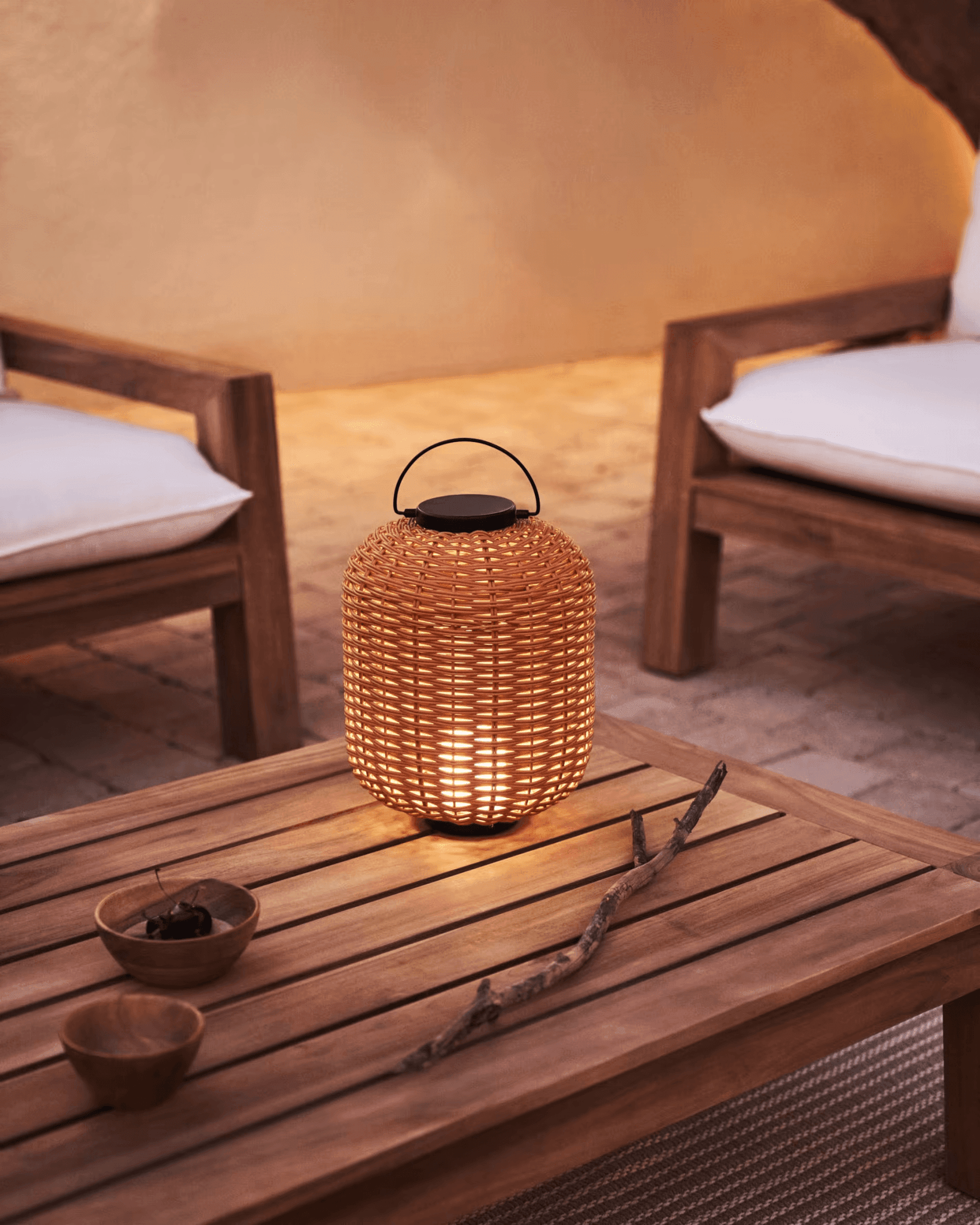 Lampa akumulatorowa SARANELLA brązowy rattan La Forma Eye on Design