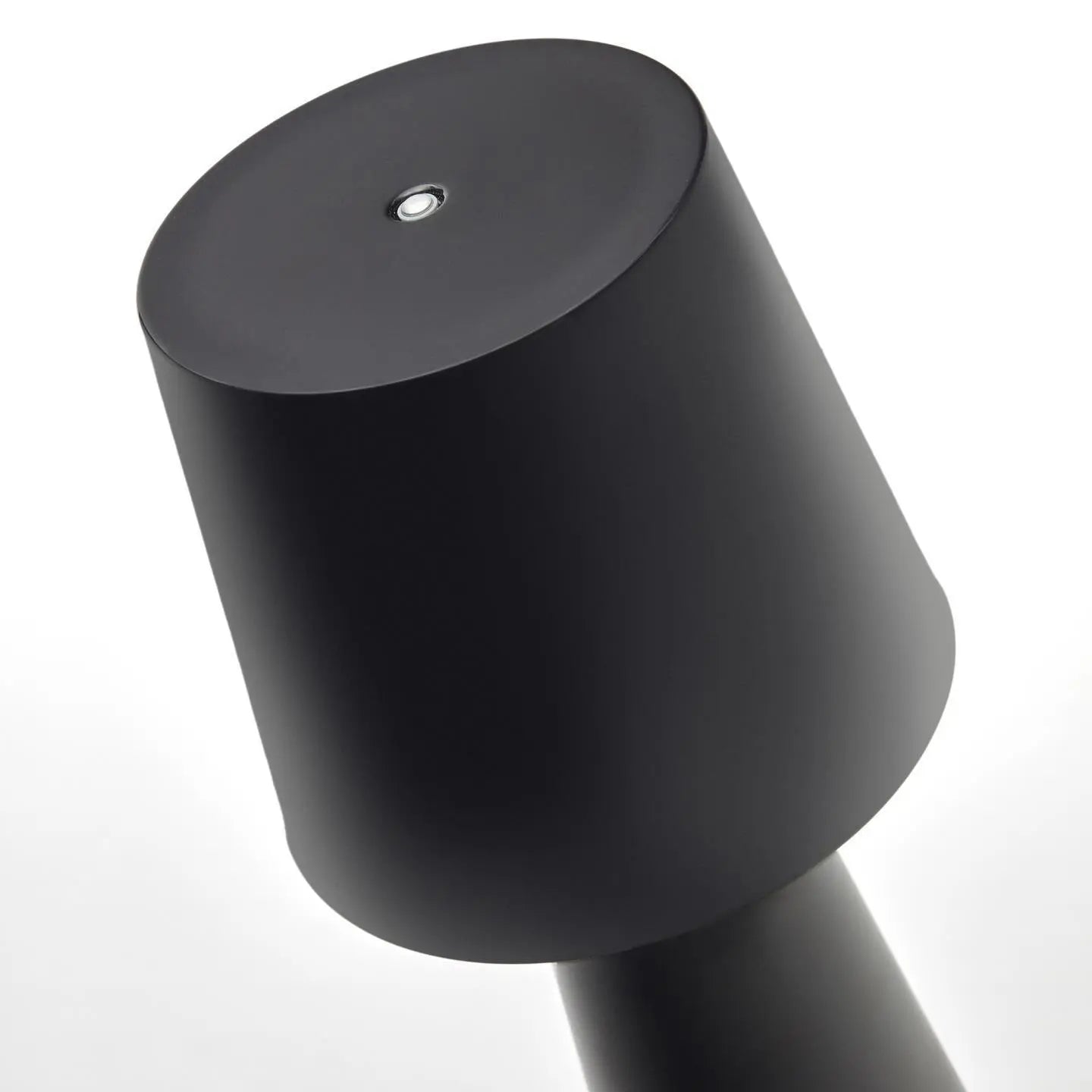 Lampa stołowa zewnętrzna akumulatorowa ARENYS czarny – metal, Kave Home