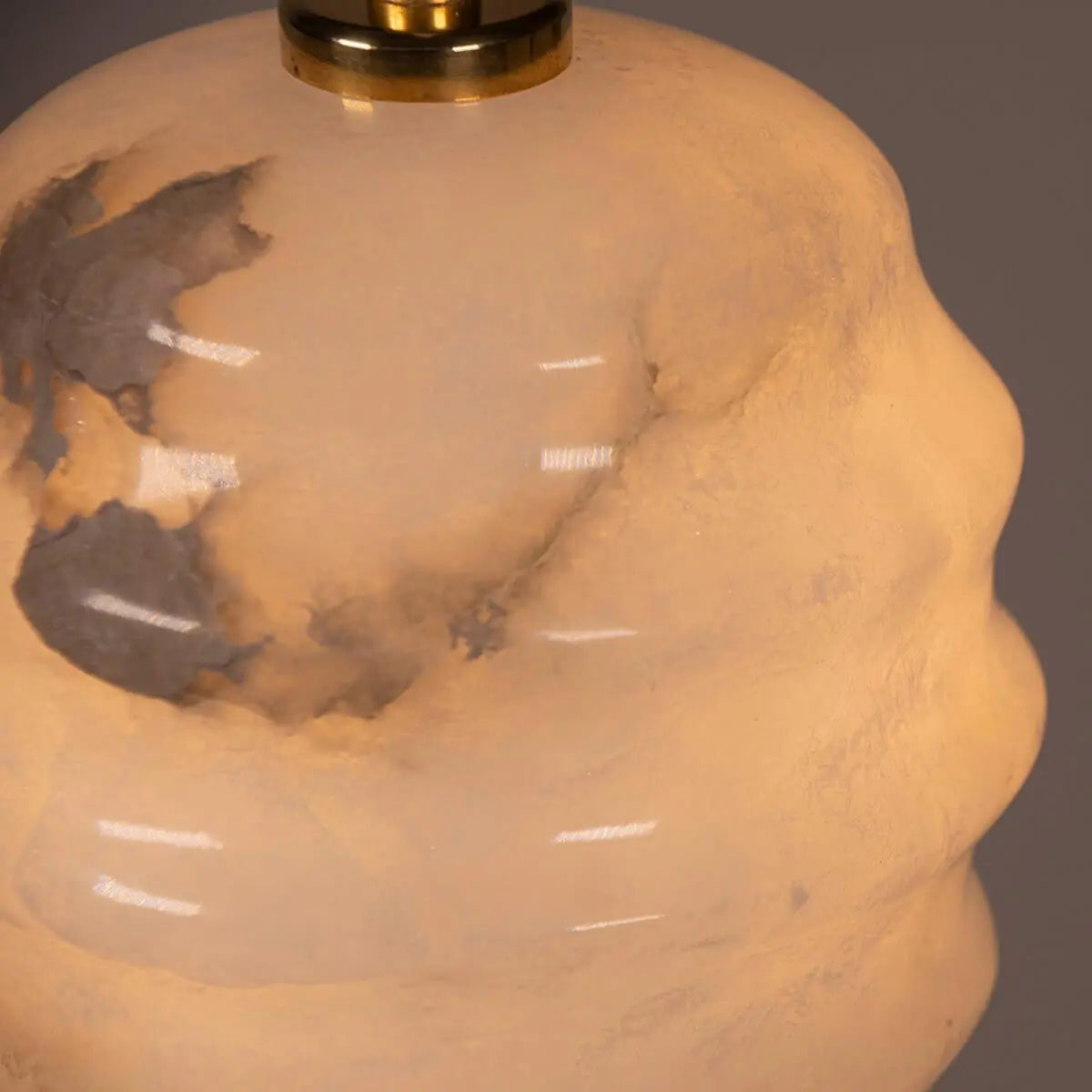 Lampa alabastrowa wisząca KALLIOPE mosiężny, marka Embassy Interiors