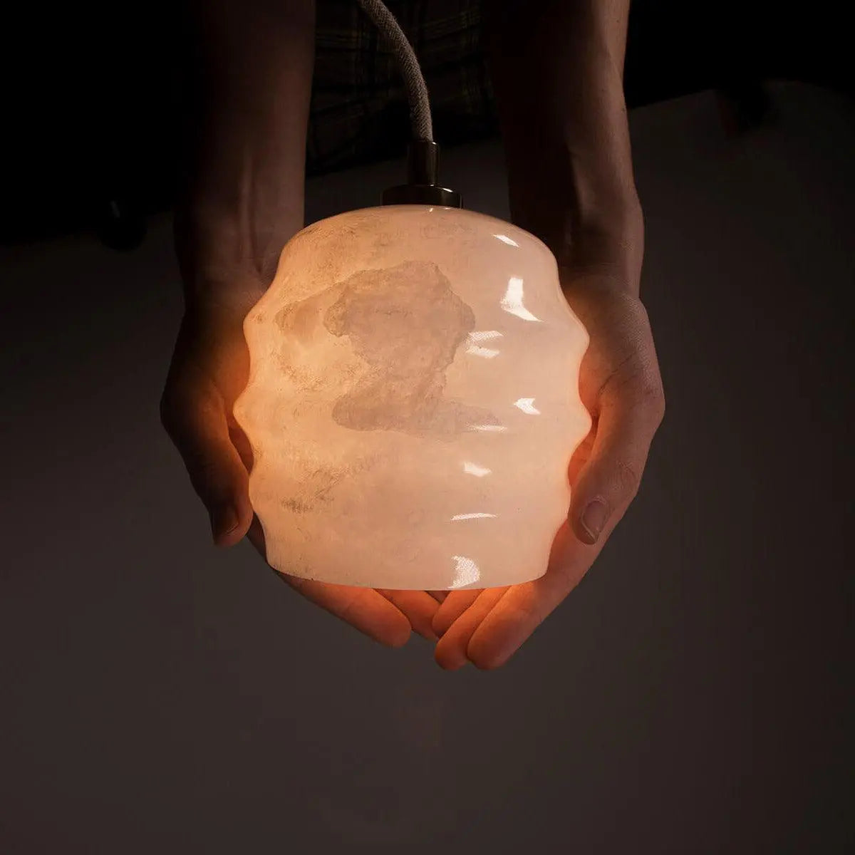 Lampa alabastrowa wisząca KALLIOPE nikiel, marka Embassy Interiors