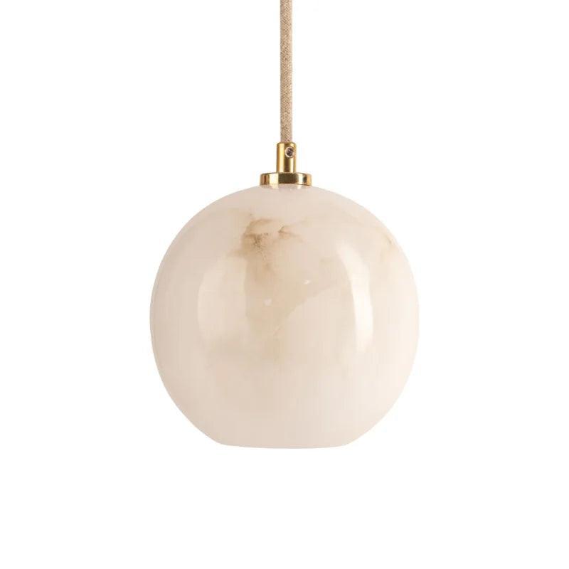 Lampa alabastrowa wisząca SELENE mosiężny Embassy Interiors ze wzorem Eye on Design