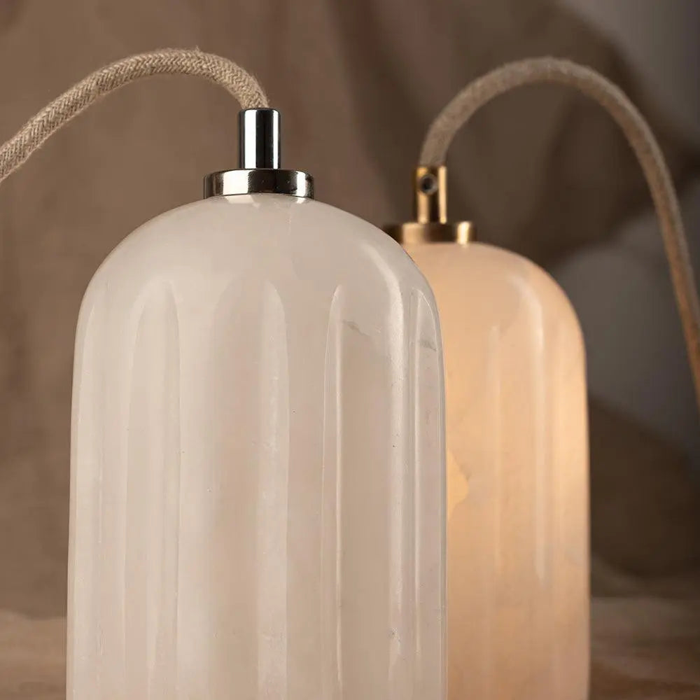 Lampa alabastrowa wisząca URANIA mosiężny – styl minimalistyczny