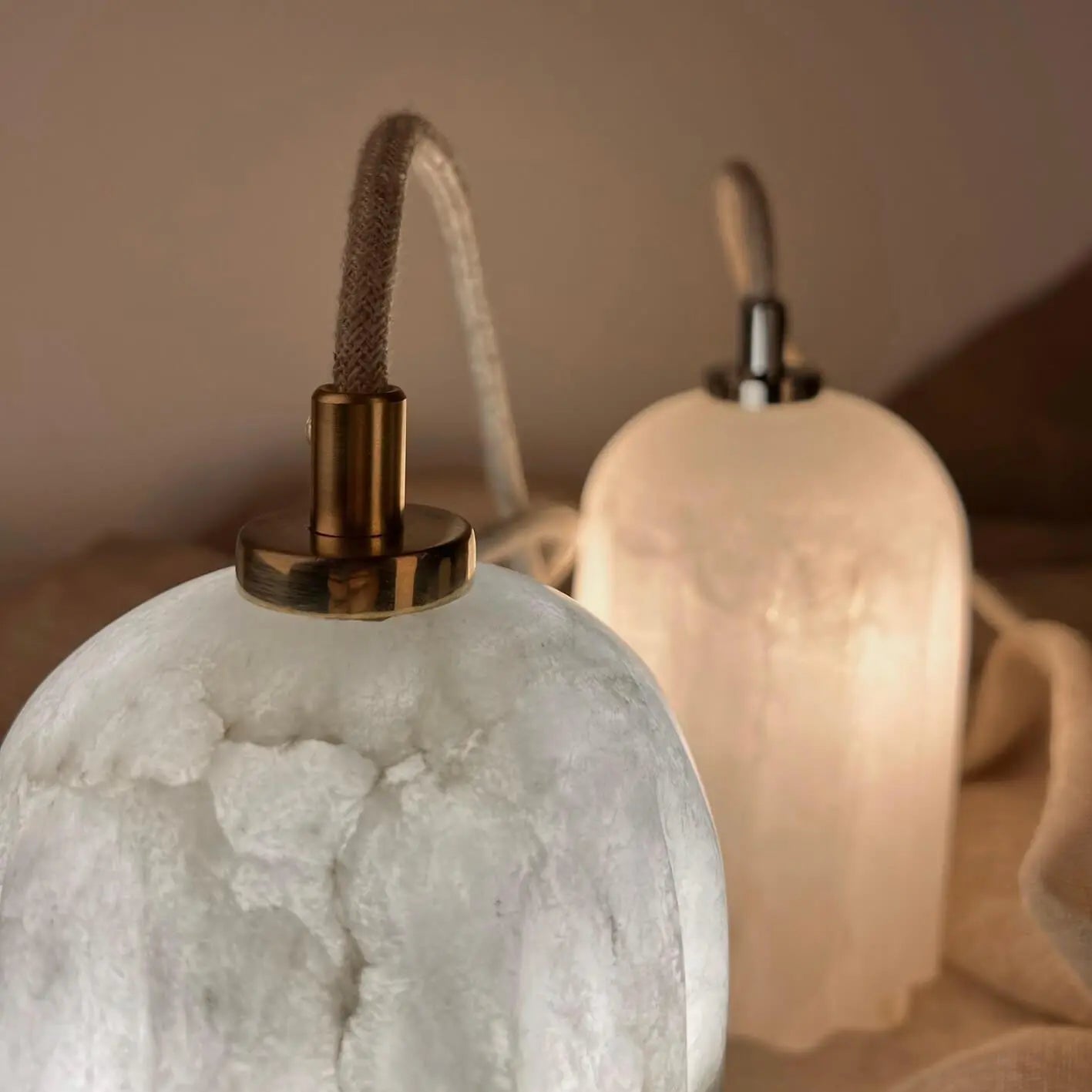 Lampa alabastrowa wisząca URANIA nikiel – Embassy Interiors