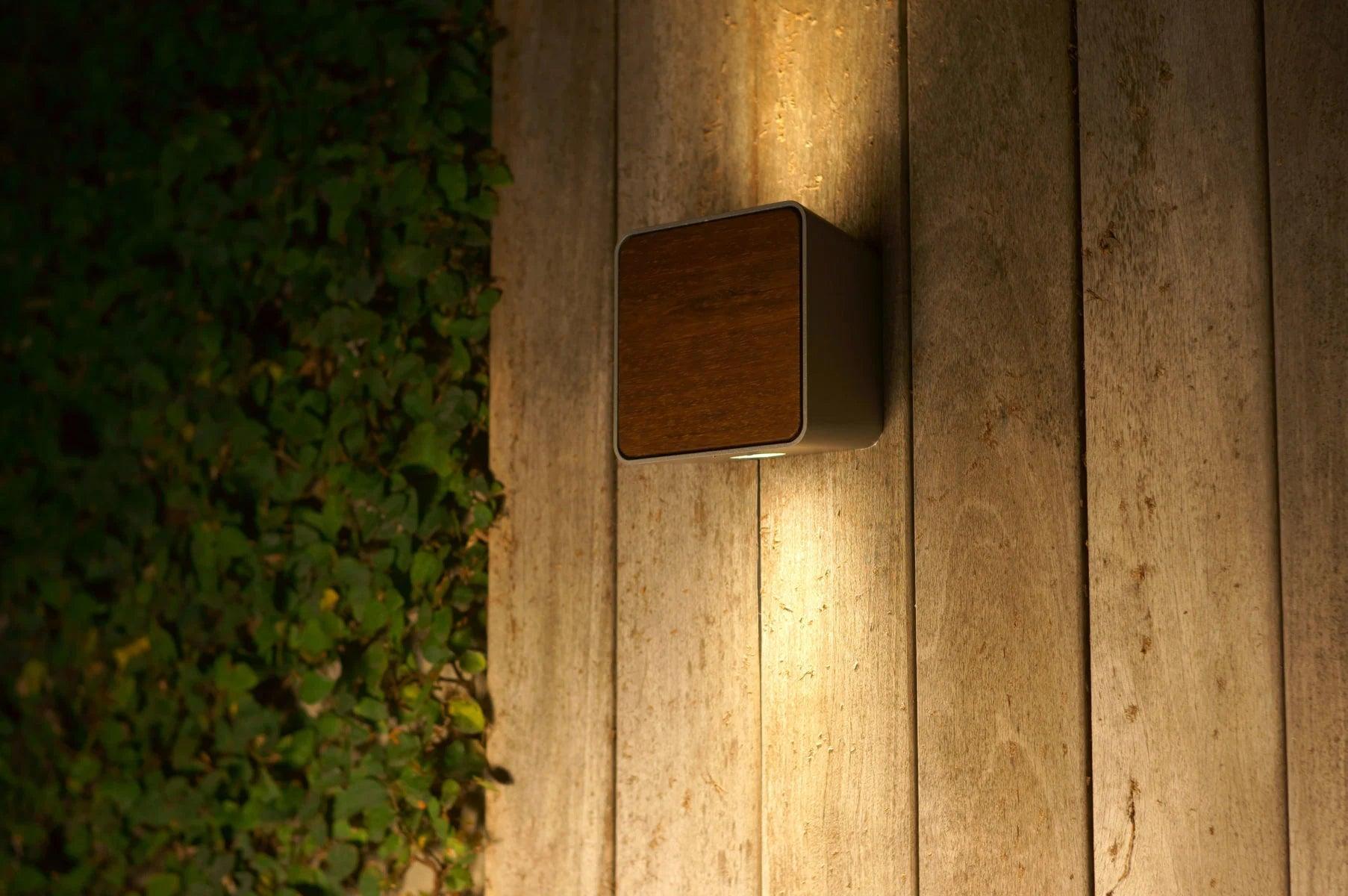 Lampa kwadratowa ścienna zewnętrzna LAB iroko Marset Eye on Design