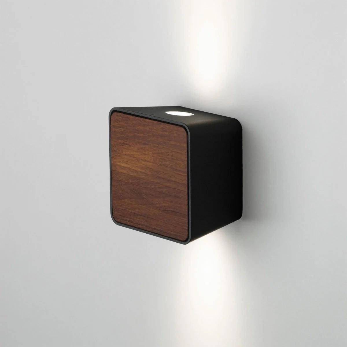 Lampa kwadratowa ścienna zewnętrzna LAB iroko Marset Eye on Design