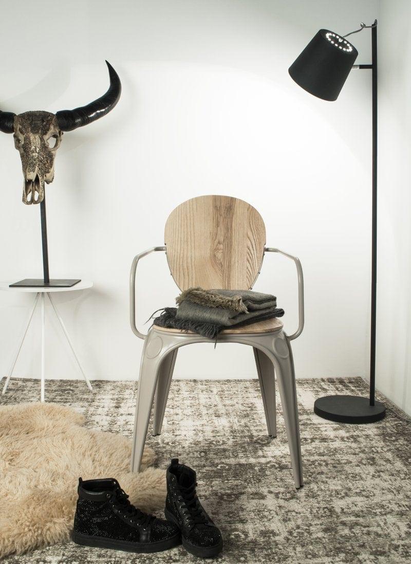 Lampa podłogowa BUCKLE HEAD czarny Zuiver Eye on Design